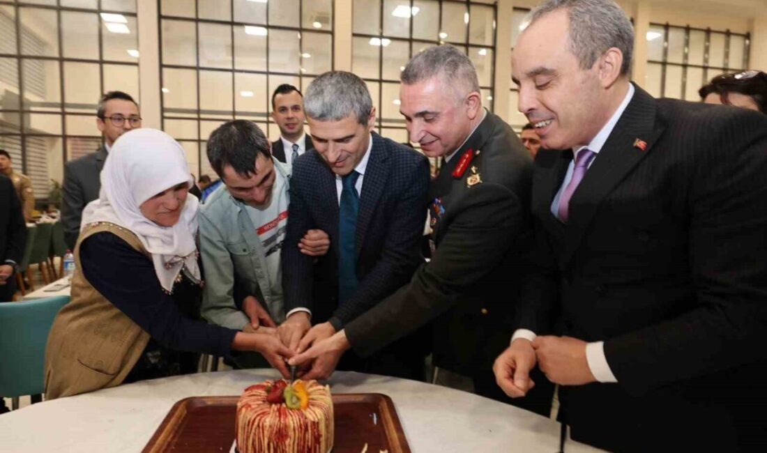 Afyonkarahisar İl Emniyet Müdürlüğü tarafından verilen iftar programına davet edilen