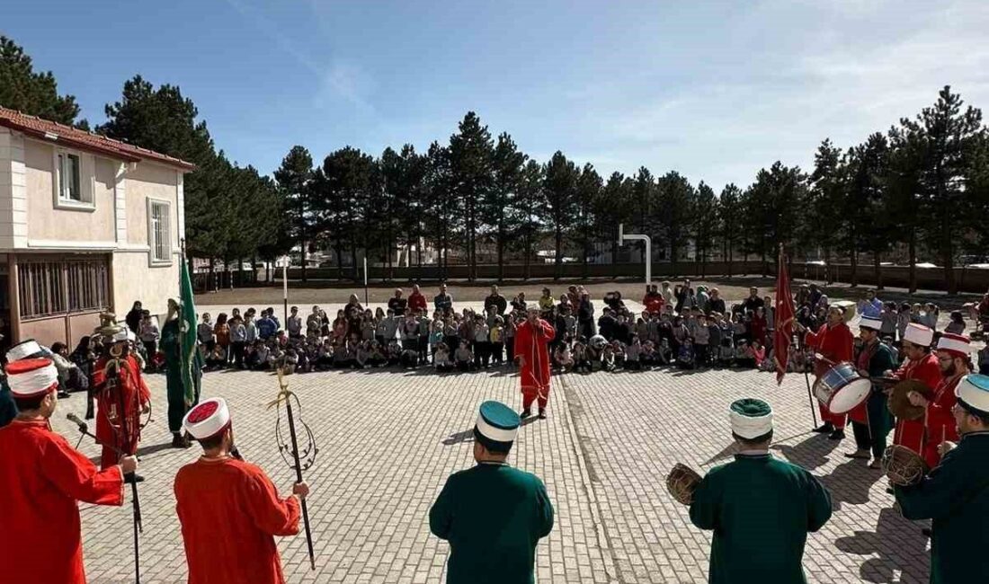 Afyonkarahisar Şuhut Cumhuriyet İlkokulu’nda Ramazan ayı etkinlikleri kapsamında düzenlenen programda