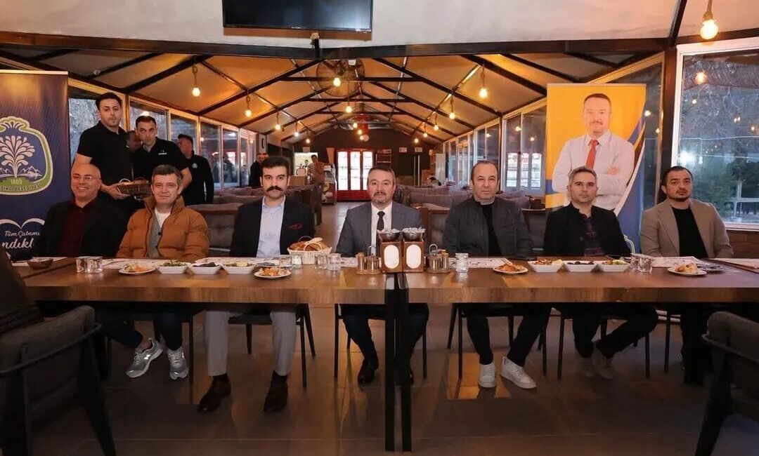 AFYONKARAHİSAR (AA) – Afyonkarahisar'ın Sandıklı ilçesinde muhtarlar iftarda bir araya