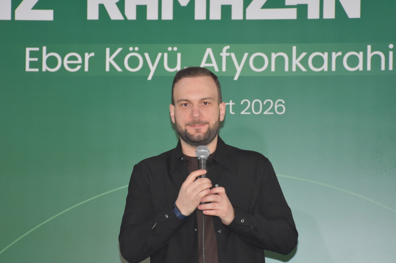 - Vakıf Başkanı Samed Ağırbaş:
- "1970'lerde Eber Gölü yaklaşık bundan