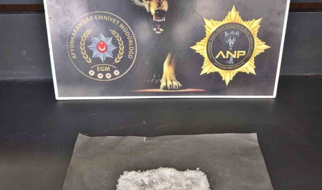 Afyonkarahisar’da polis tarafından durdurulan otomobilde uyuşturucu madde ile yakalanan 3