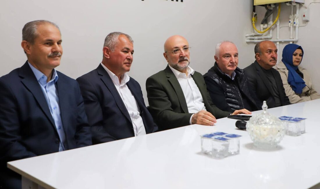 ​AK Parti İhsaniye İlçe Başkanlığı binasında düzenlenen toplantıya İlçe Başkanı