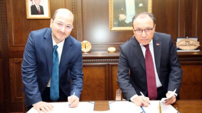 AKÜ Rektörlük makamında gerçekleştirilen imza törenine; AKÜ Rektörü Prof. Dr.