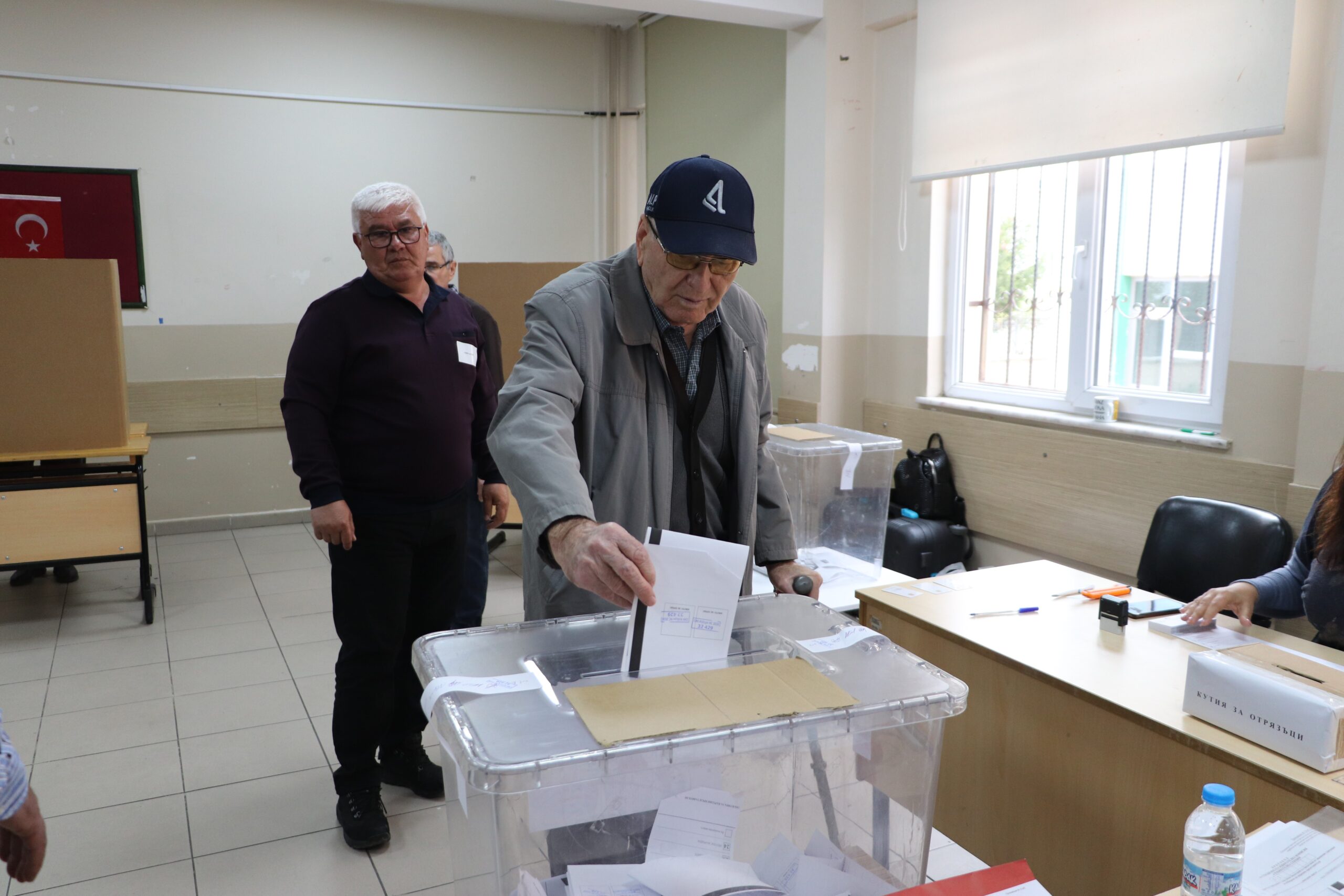 Sınırlı sandık sayısına rağmen yoğun katılım Bulgaristan Parlamentosu’nun aldığı karar