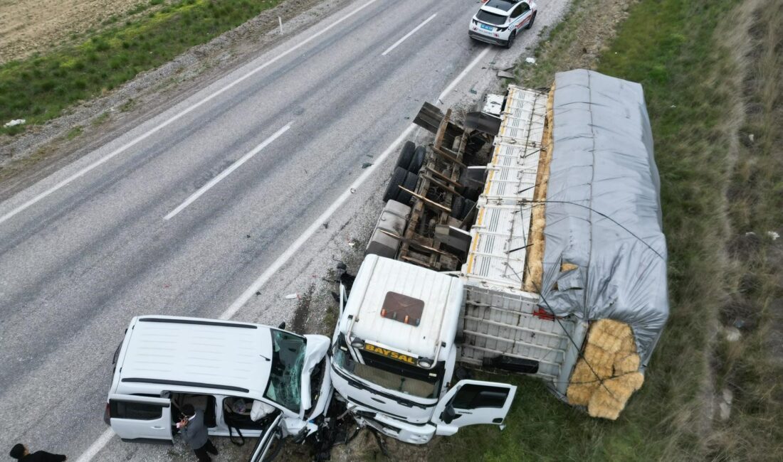 Dorse koptu samanlar tarlaya saçıldı Kaza, F.B. idaresindeki 09  plakalı