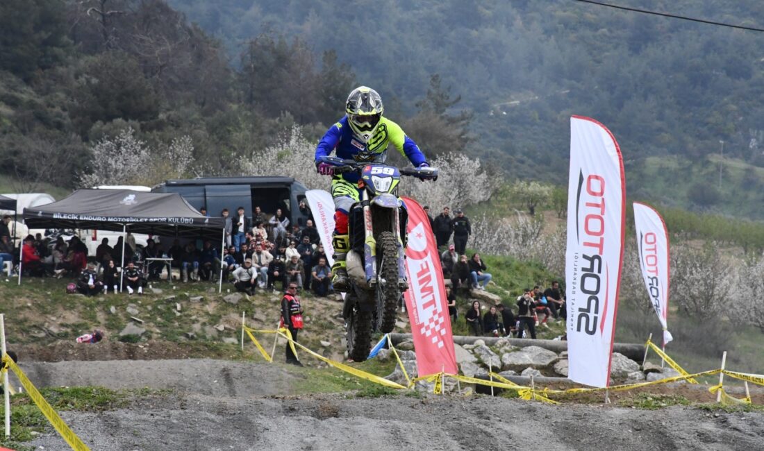 Elbeyli Er Meydanı’nda adrenalin zirve yaptı İznik Motosiklet Spor Kulübü