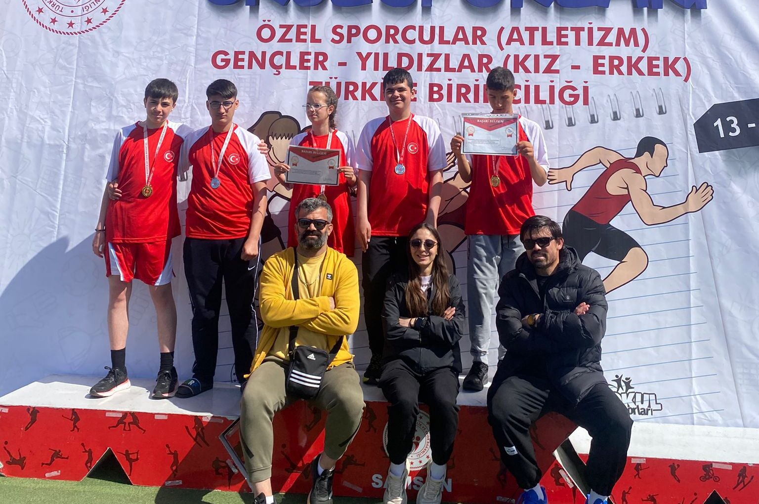 Afyonkarahisarlı sporculardan Elif Aracı, 100 ve 200 metre kategorilerinde Türkiye