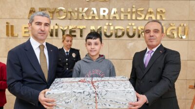 Emniyet teşkilatı için yazdılar ve çizdiler Hafta boyunca devam eden