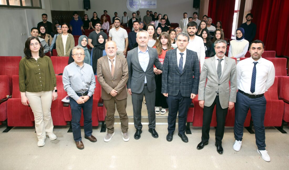 Prof. Dr. Sabri Bektöre Konferans Salonunda düzenlenen seminere; İİBF Dekanı