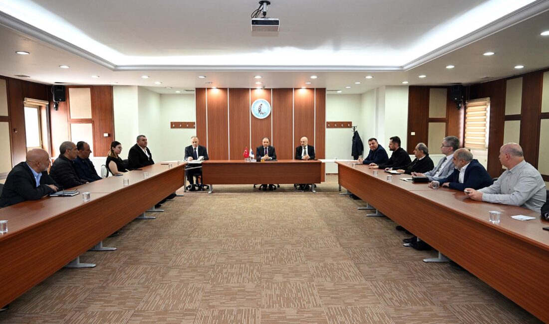 Toplantıya; AKÜ Rektörü Prof. Dr. Mehmet Karakaş, AK Parti İl