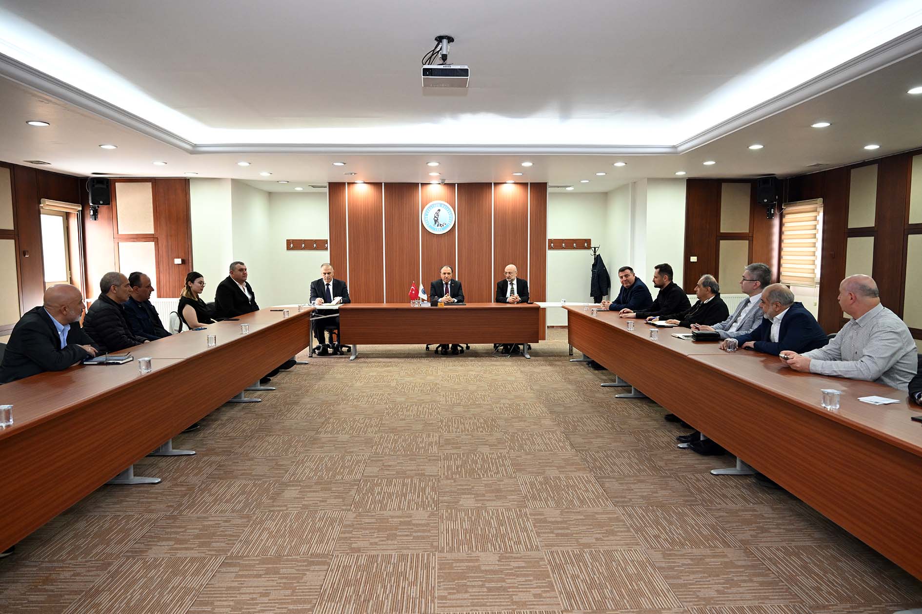 Toplantıya; AKÜ Rektörü Prof. Dr. Mehmet Karakaş, AK Parti İl