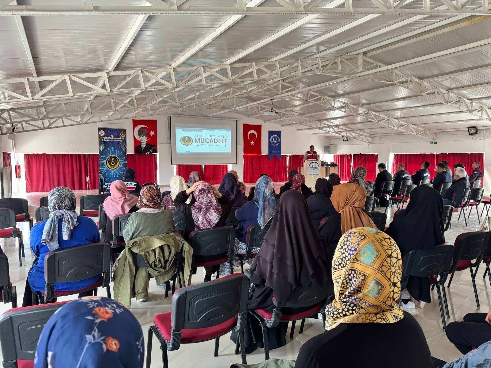 Gerçekleştirilen eğitimlerde; siber farkındalık, siber zorbalık, güvenli internet kullanımı, dijital