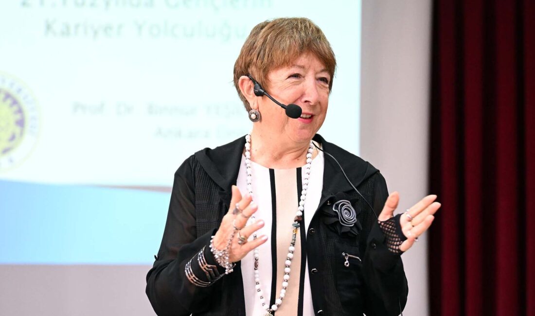 Abdullah Kaptan Konferans Salonunda düzenlenen seminere; Eğitim Fakültesi Eğitim Bilimleri