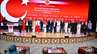 Yoğun katılımla düzenlenen programa, MHP Kadın, Aile ve Sosyal Politikalardan
