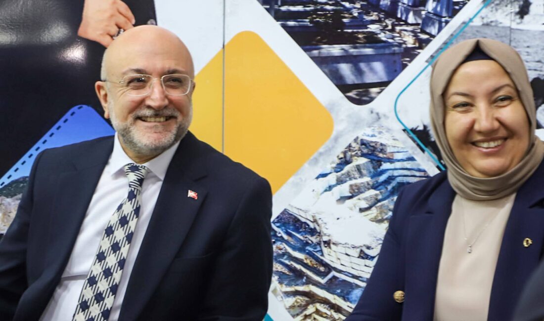 Fuar ziyaretinde İl Başkanı Av. Turgay Şahin’e; İl Başkan Yardımcıları