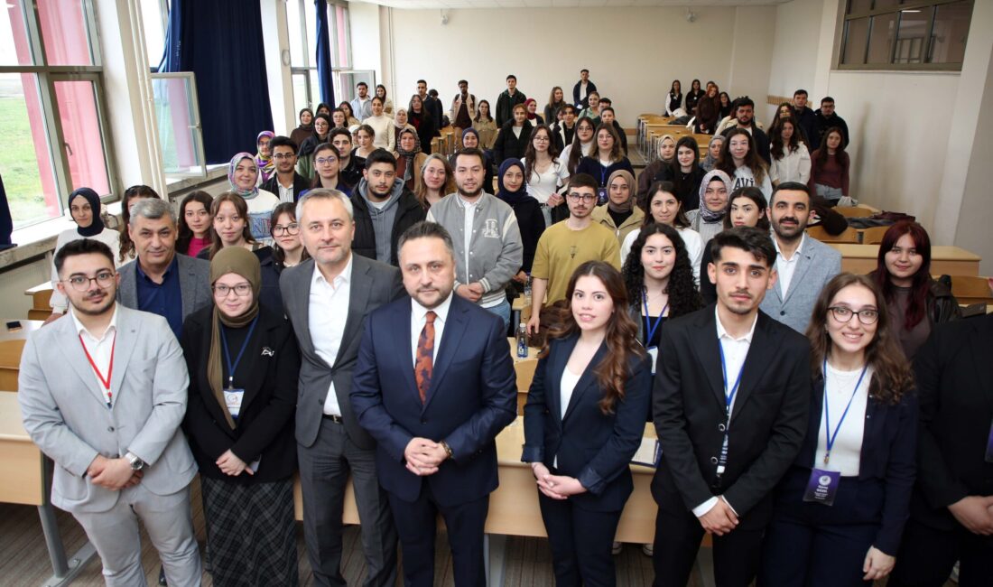 Etkinliğin ilk oturumunda “İİBF Kariyer Günü” kapsamında “Kariyer Yolunda İstihdam