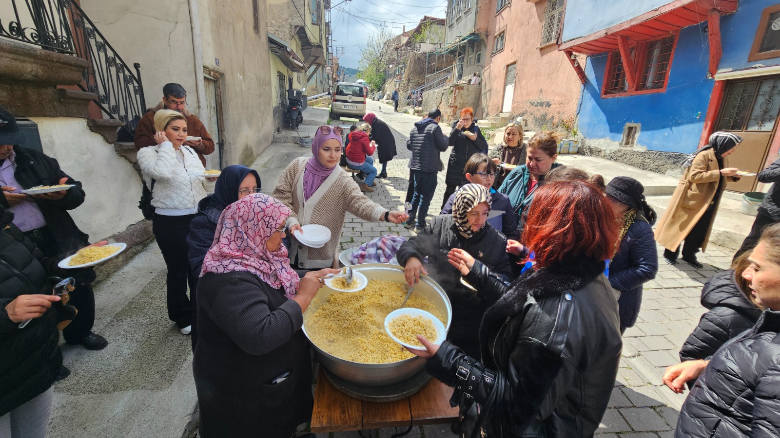 Manilerle toplanan malzemeler pilava dönüştü Afyonkarahisar Yerel Tarih Araştırmaları Merkezi