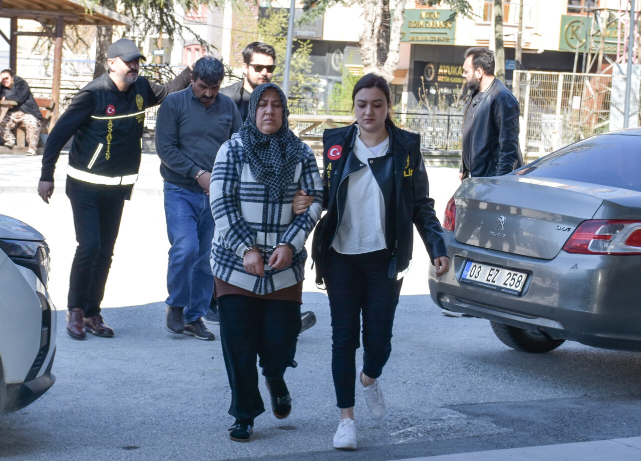 AFYONKARAHİSAR (AA) – Afyonkarahisar'da tartıştığı 2 komşusunu öldürdükleri öne sürülen