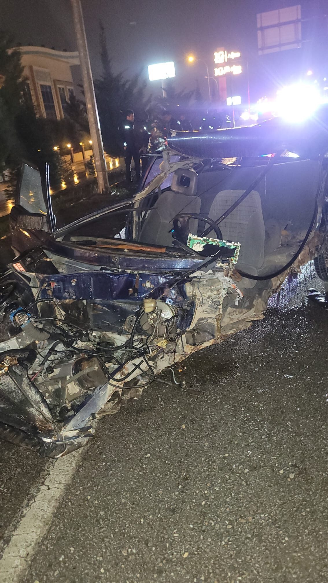 AFYONKARAHİSAR (AA) – Afyonkarahisar'da bariyere çarpan otomobilin sürücüsü hayatını kaybetti.