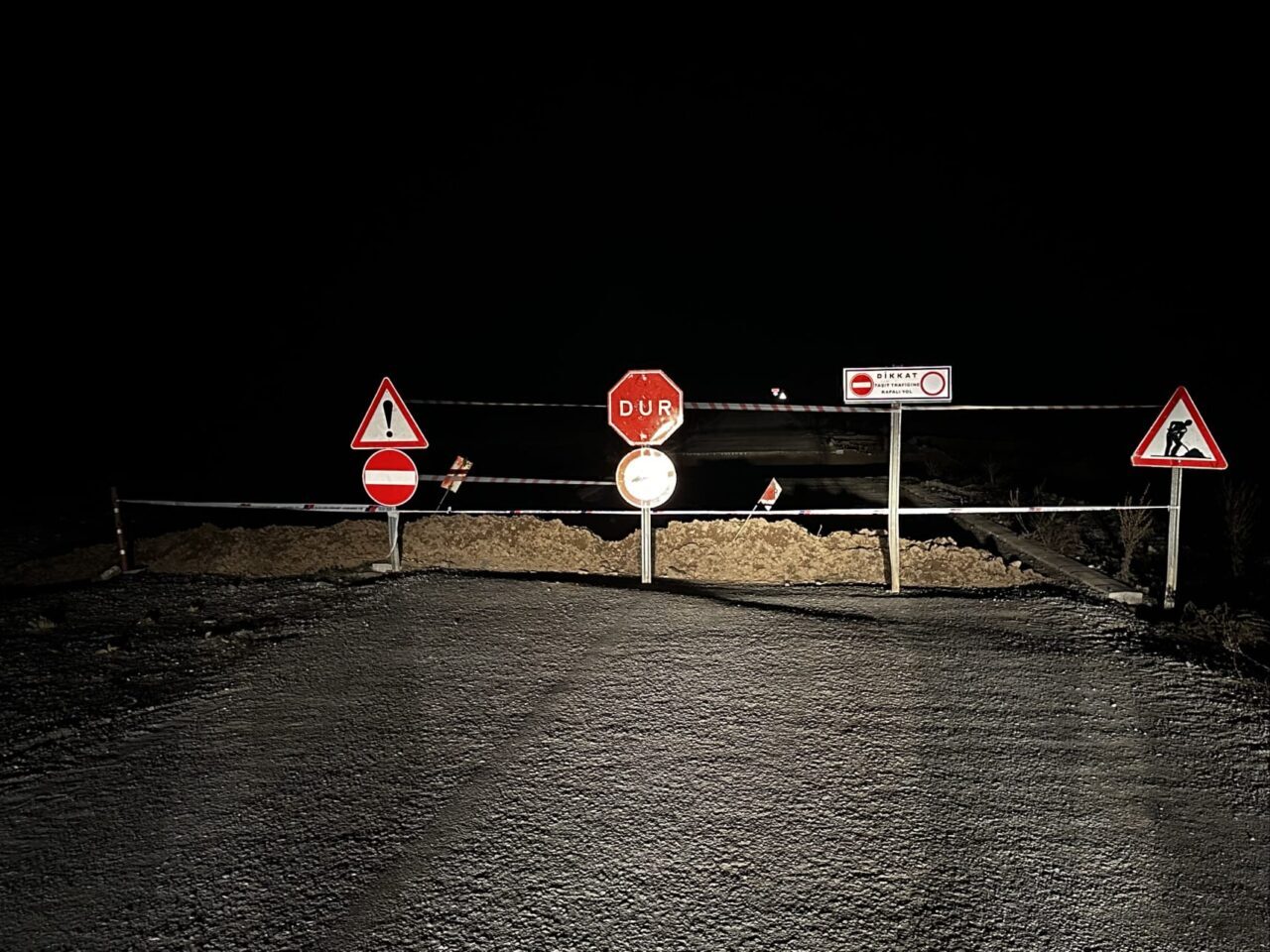 AFYONKARAHİSAR (AA) – Afyonkarahisar'ın Sandıklı ilçesinde sağanak nedeniyle meydana gelen