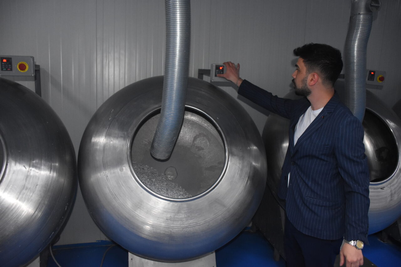 - Afyonkarahisar'daki firmanın 26 yaşındaki sahibi Resul Baskı:
- "Burada üretim