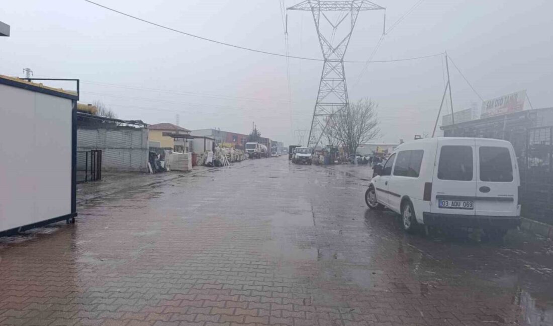 Afyonkarahisar’da kent merkezinde karla karışık yağmur şeklinde başlayan yağış yüksek