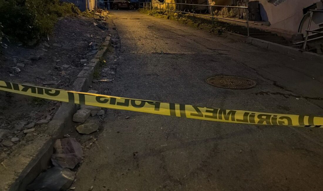 Vatandaşlar fark etti Olay, dün saat 16.45 sıralarında Gülbahar Mahallesi’nde