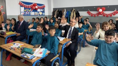 Malatya Valisi Seddar Yavuz, okul bahçesindeki törende yaptığı konuşmada, depremlerin