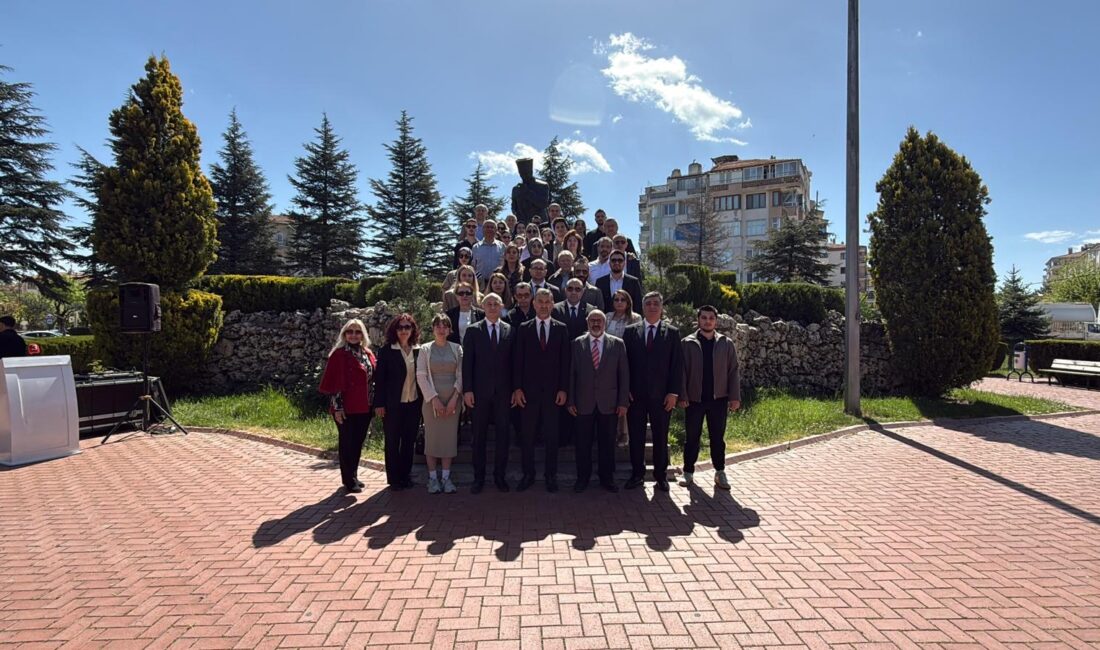 ECZACILAR SAĞLIK SİSTEMİNİN EN ERİŞİLEBİLİR NOKTASI Törende bir basın açıklaması