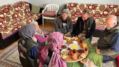 Vatandaşların sadece ihtiyaçları karşılanmıyor, aynı zamanda gönüllerine de dokunuluyor. Düzenli