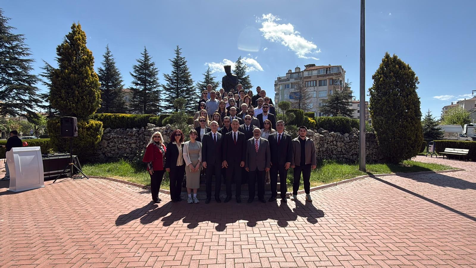 ECZACILAR SAĞLIK SİSTEMİNİN EN ERİŞİLEBİLİR NOKTASI Törende bir basın açıklaması