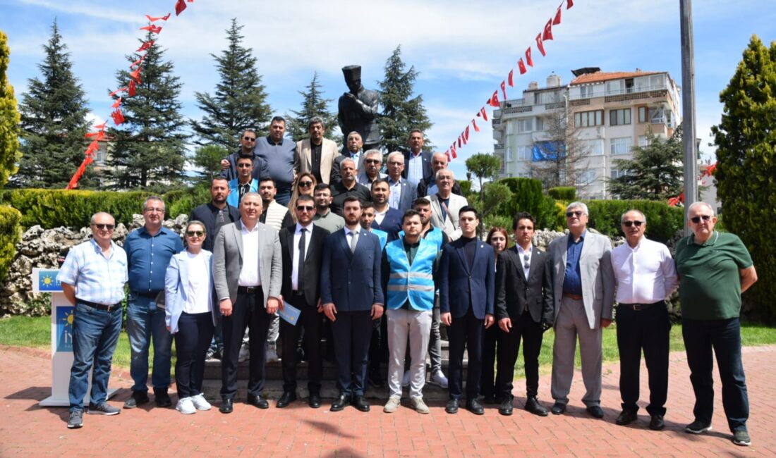 Örnekevler Mahallesi’nde bulunan Kocatepe Anıtı önünde düzenlenen program, İYİ Parti