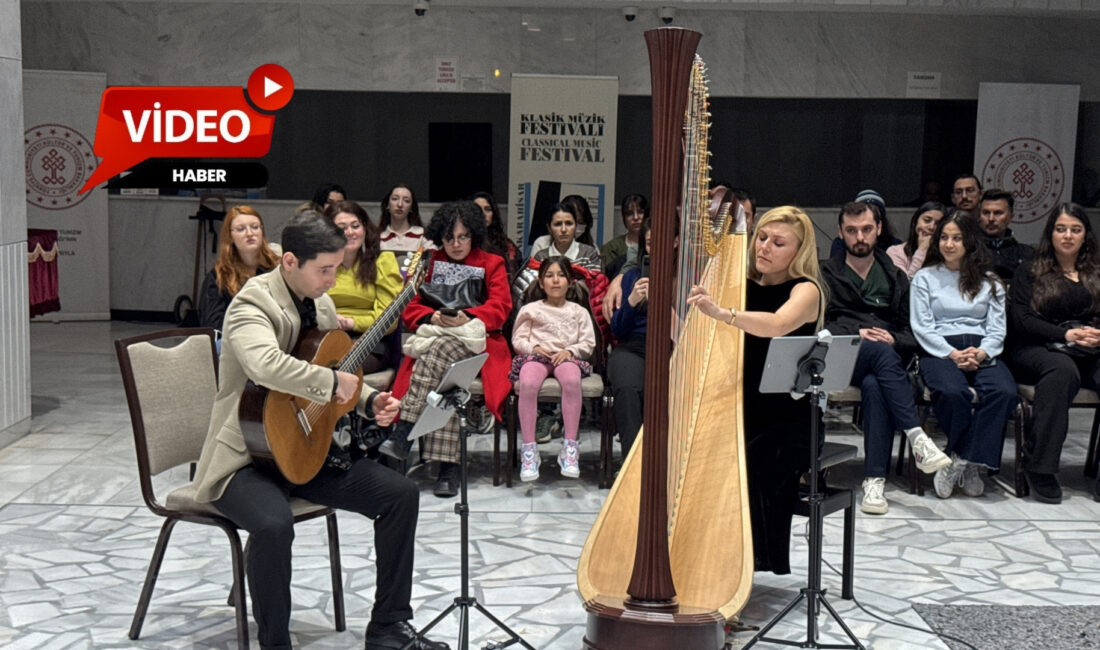 Afyonkarahisar Müzesi’nin fuaye alanında düzenlenen festivalin kapanış konserinde, “Duo Stringscapes”