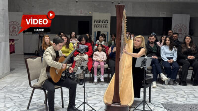 Afyonkarahisar Müzesi’nin fuaye alanında düzenlenen festivalin kapanış konserinde, “Duo Stringscapes”