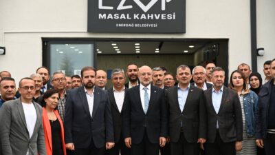 ​Birlik ve beraberlik mesajlarının ön plana çıktığı bayramlaşma törenine; AK