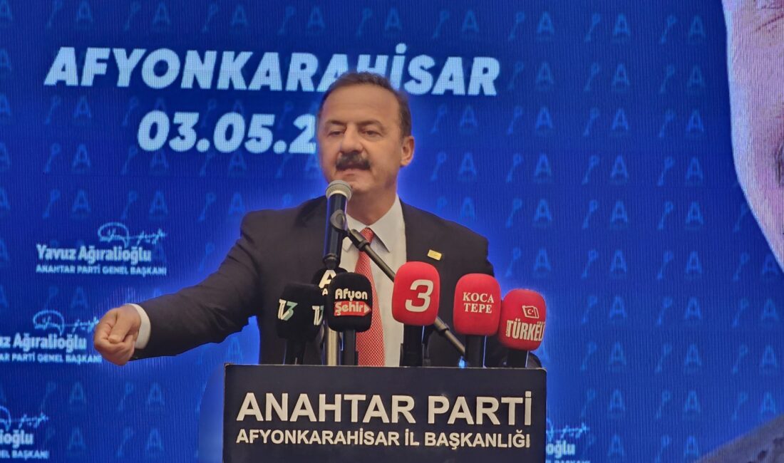 Türk milletinin iradesi vurgusu Konuşmasında Türk bayrağının ve millet iradesinin