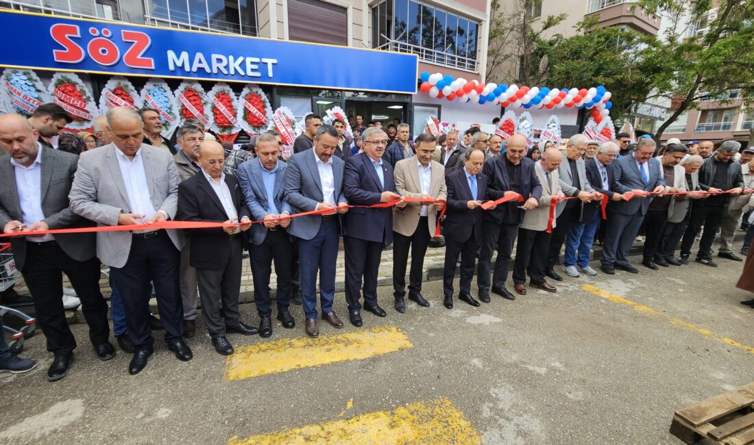 Yeni şubenin açılış kurdelesini AK Parti Afyonkarahisar Milletvekilleri İbrahim Yurdunuseven
