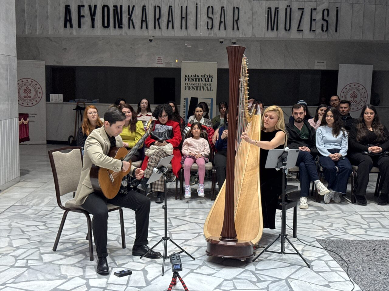 AFYONKARAHİSAR (AA) – Genel Sanat Yönetmenliğini Hüseyin Başkadem'in yaptığı "25.