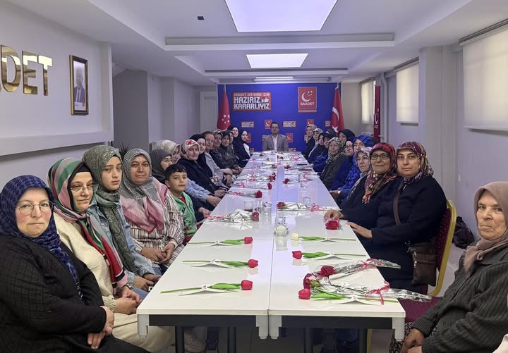 Milli Görüş’ün emektar kadınları bir arada Parti çalışmalarının ve teşkilat