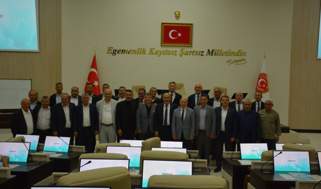 Oyların tamamını toplayarak yeniden seçildi: Mecliste tam mutabakat sağlandı! Toplantının