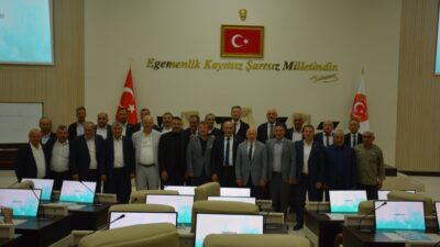 Oyların tamamını toplayarak yeniden seçildi: Mecliste tam mutabakat sağlandı! Toplantının