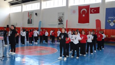 Protokol tam kadro salondaydı: İlçe yöneticileri gençlerin heyecanına ortak oldu!