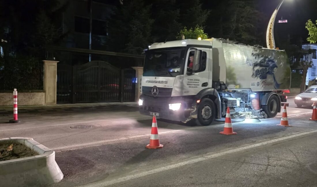 Kentin dört bir yanı köşe bucak temizleniyor Belediye ekipleri; şehrin
