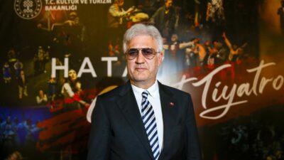 Karadağlı, Hatay Devlet Tiyatrosu Sahnesi’nin açılışında, Hatay’ın ardından Kars Devlet