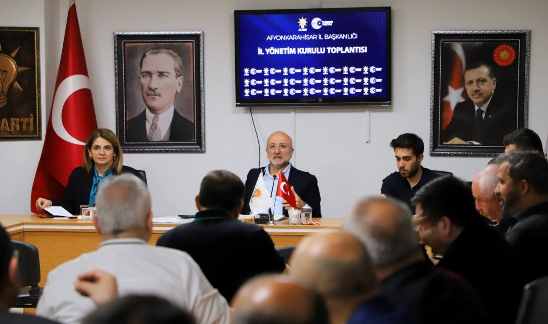 Toplantıda teşkilat çalışmaları ile şehrin gündem başlıkları ele alınarak istişarelerde