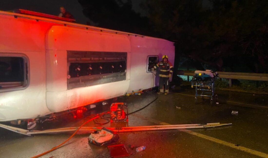 Gece yarısı otobüs şarampole yuvarlandı Kaza, saat 03.15 sıralarında Bandırma