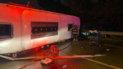 Gece yarısı otobüs şarampole yuvarlandı Kaza, saat 03.15 sıralarında Bandırma
