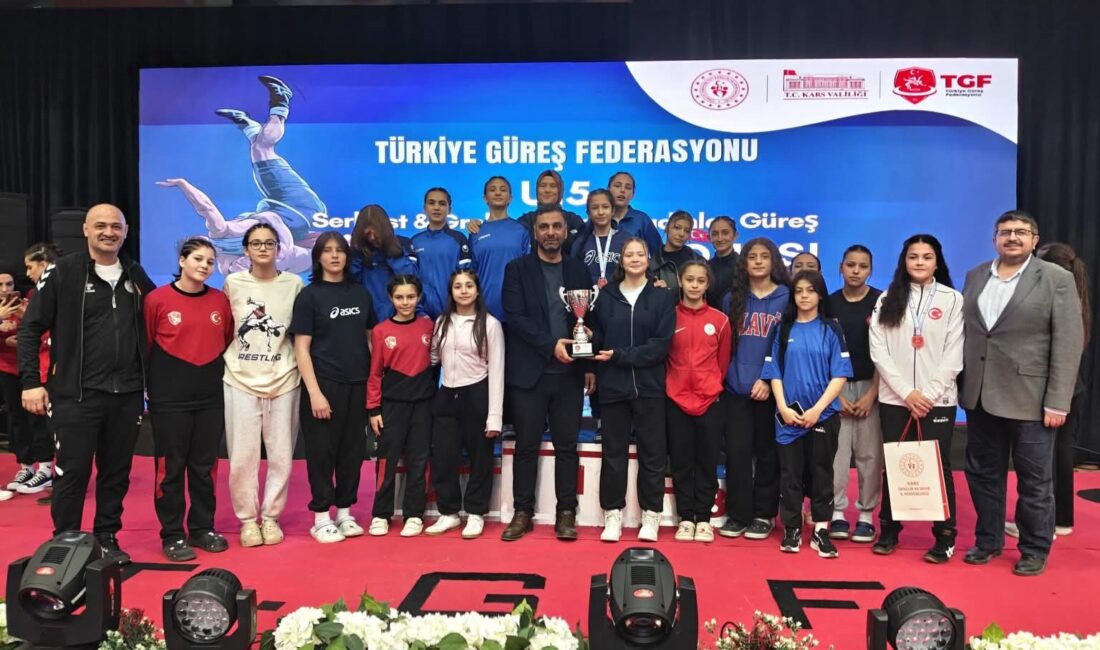 Kars meydanında şampiyonluk kürsüsüne ambargo koydular U15 Türkiye Güreş Şampiyonası