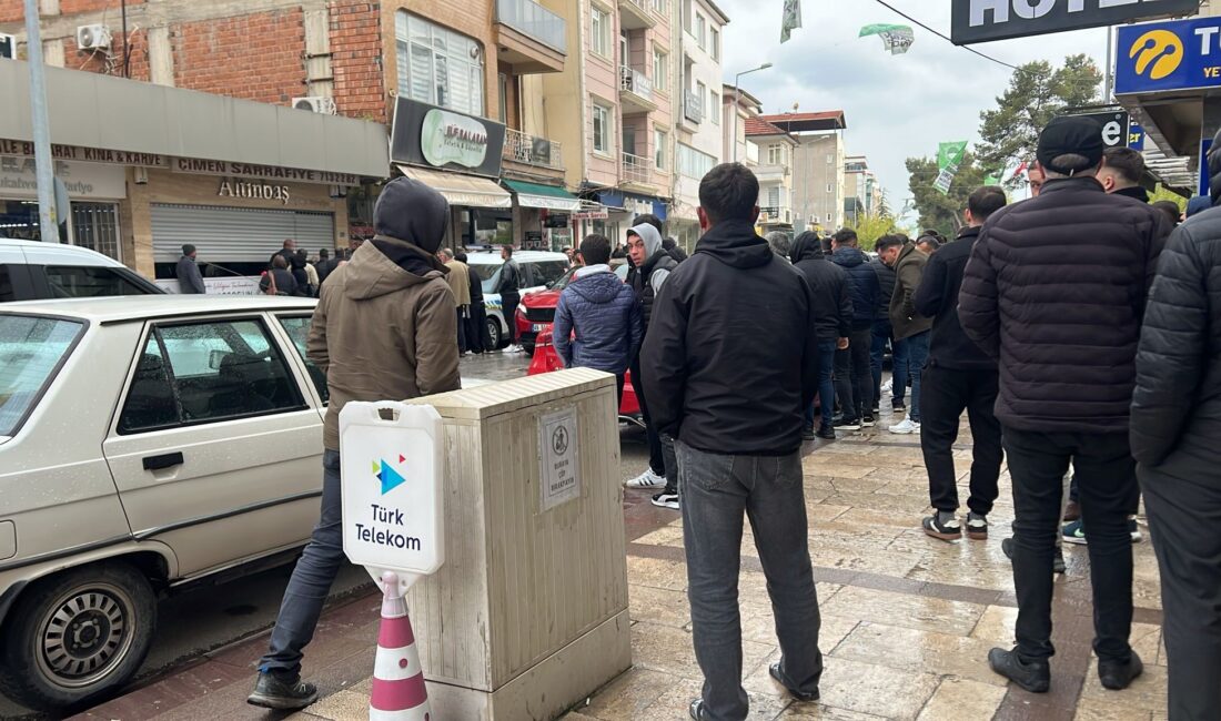 Cuma gününden beri kepenk açmıyor Edinilen bilgilere göre, ilçede uzun