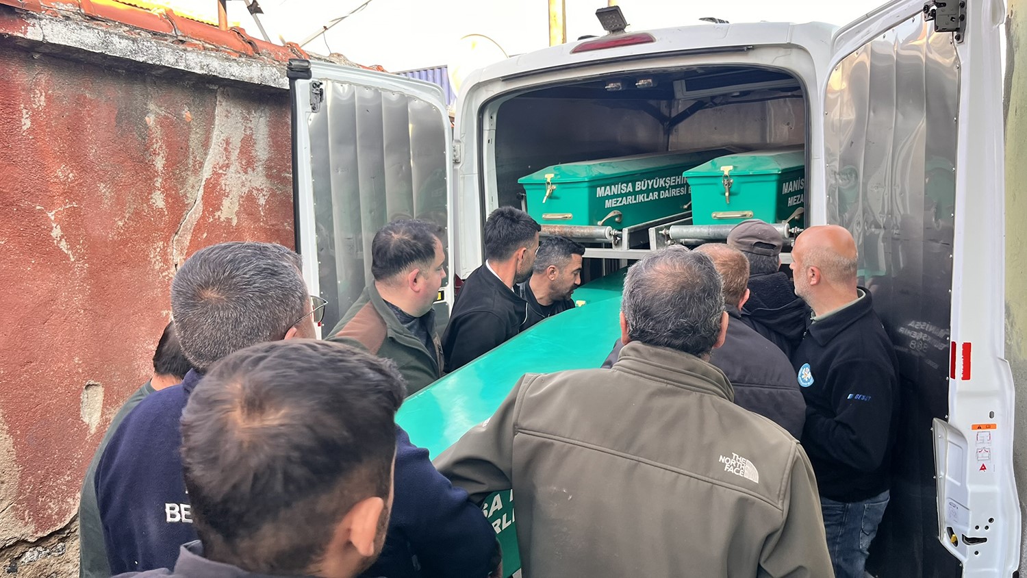 İşe gitmeyen adam evinde ölü bulundu!